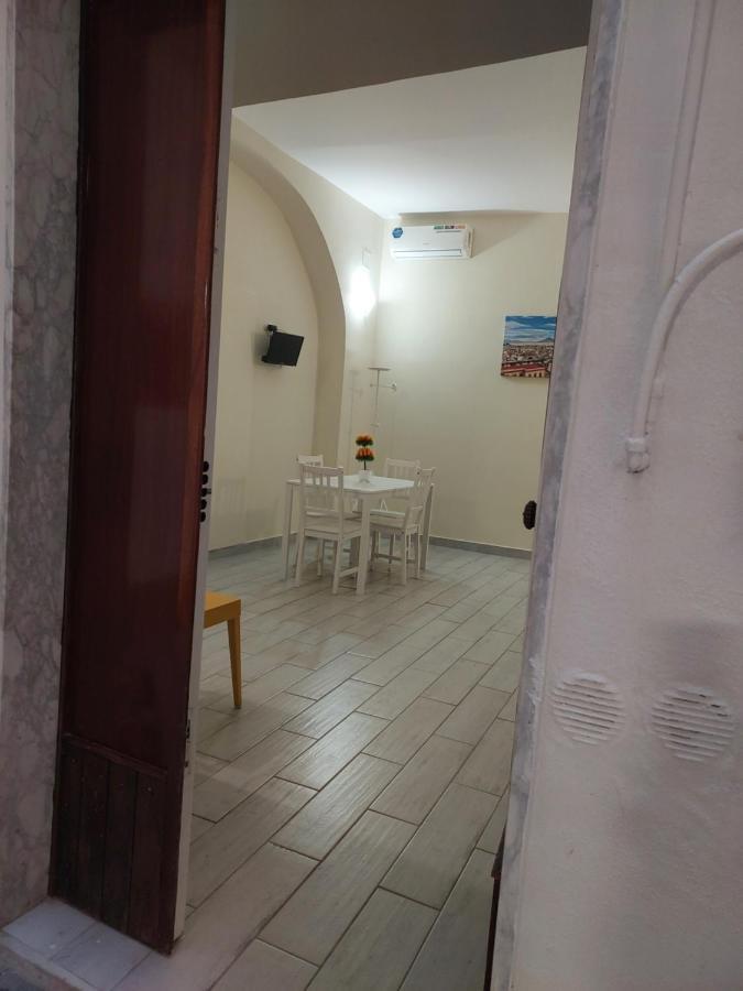 A Due Passi Da Dante Deluxe Villa เนเปิลส์ ภายนอก รูปภาพ